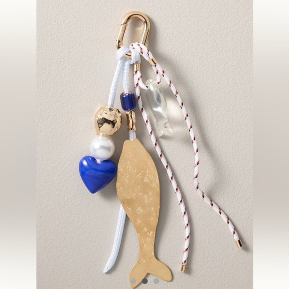 NATASHA Bag Charm Hammered Fish Gold Hook